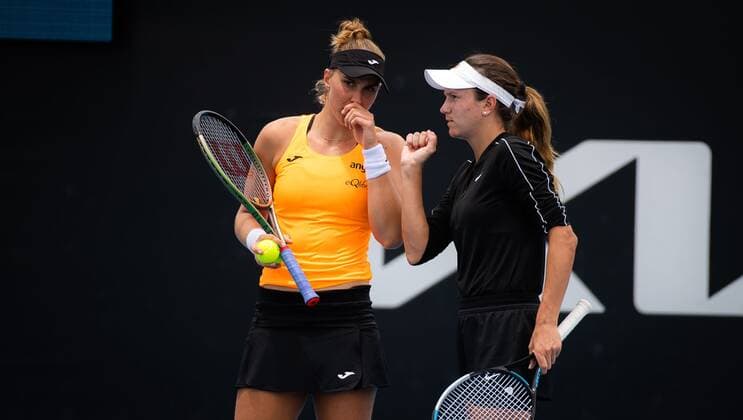 Mandatory Credit: Photo by Rob Prange Shutterstock (12751288bq) Beatriz Haddad Maia of Brazil & Anna Danilina of Kazakhstan playing doubles at the 2022 Sydney Tennis Classic WTA, Tennis Damen 500 tennis tournament Sydney Tennis Classic, Day 4, Tennis, Olympic Park, Sydney, Australia - 13 Jan 2022 Sydney Tennis Classic, Day 4, Tennis, Olympic Park, Sydney, Australia - 13 Jan 2022  Copyright: xRobxPrange Shutterstockx 12751288bq