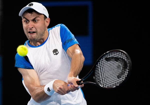 Tennis, ATP-Turnier in Sydney SYDNEY TENNIS CLASSIC, Aslan Karatsev of Russia in action during his match against Lorenzo Sonego of Italy on Day 4 of the Sydney Tennis Classic at Ken Rosewall Arena, in Sydney, Thursday, January 13, 2022. ( NO ARCHIVING, EDITORIAL USE ONLY, NO USE IN BOOKS WITHOUT CONSENT SYDNEY NSW AUSTRALIA  Copyright: xJAMESxGOURLEYx 20220113001612997133