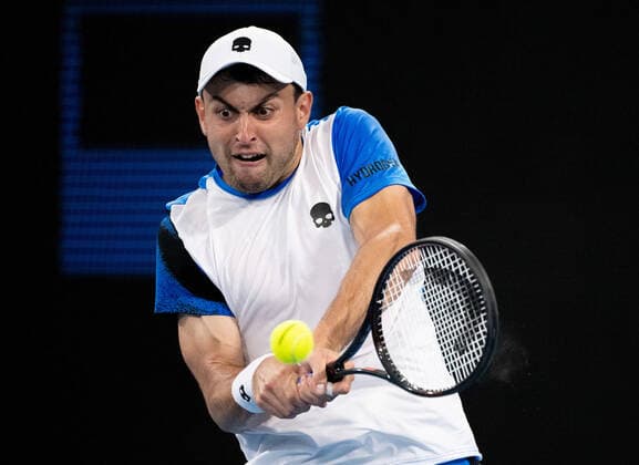 Tennis, ATP-Turnier in Sydney SYDNEY TENNIS CLASSIC, Aslan Karatsev of Russia in action during his match against Lorenzo Sonego of Italy on Day 4 of the Sydney Tennis Classic at Ken Rosewall Arena, in Sydney, Thursday, January 13, 2022. ( NO ARCHIVING, EDITORIAL USE ONLY, NO USE IN BOOKS WITHOUT CONSENT SYDNEY NSW AUSTRALIA  Copyright: xJAMESxGOURLEYx 20220113001612997205