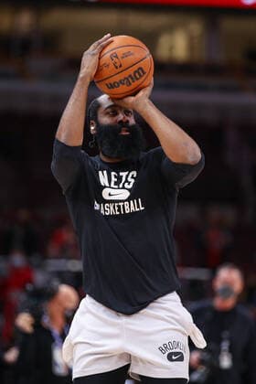 CHICAGO, IL - JANUARY 12: Brooklyn Nets Guard James Harden (13) in action before a NBA, Basketball Herren, USA game between the Brooklyn Nets and the Chicago Bulls on January 12, 2022 at the United Center in Chicago, IL. (Photo by Melissa Tamez Icon Sportswire) NBA: JAN 12 Nets at Bulls Icon22011204