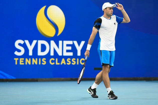 Tennis, ATP-Turnier in Sydney 13th January 2022: Ken Rosewall Arena, Sydney Olympic Park, Sydney, Australia; Sydney Tennis Classic, Day 5: Aslan Karatsev of Russia during a break in play in his match against Lorenzo Sonego of Italy  ActionPlus12355794 NigelxOwen