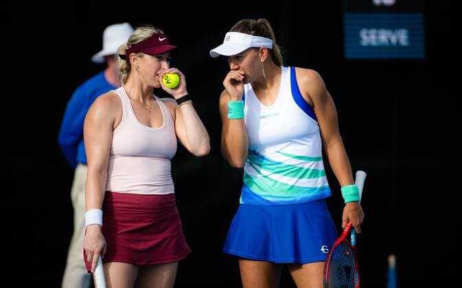 Mandatory Credit: Photo by Rob Prange Shutterstock (12751288df) Nicole Melichar-Martinez of the United States & Alexa Guarachi of Chile playing doubles at the 2022 Sydney Tennis Classic WTA, Tennis Damen 500 tennis tournament Sydney Tennis Classic, Day 4, Tennis, Olympic Park, Sydney, Australia - 13 Jan 2022 Sydney Tennis Classic, Day 4, Tennis, Olympic Park, Sydney, Australia - 13 Jan 2022  Copyright: xRobxPrange Shutterstockx 12751288df
