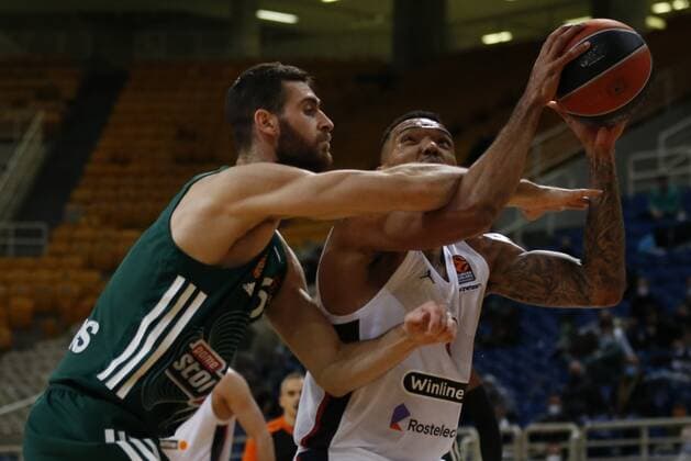 Greece Basketball Euroleague Panathinaikos - CSKA 6739837 12.01.2022 Panathinaikos Georgios Papagiannis, left, and CSKA s Joel Bolomboy struggle for a ball during the Euroleague basketball match between Panathinaikos Athens and CSKA Moscow, in Athens, Greece. Mikhail Serbin Sputnik Athens Greece  Copyright: xMikhailxSerbinx