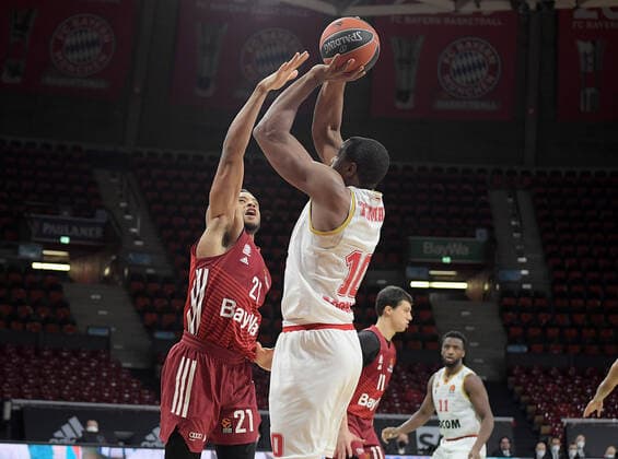 13.01.2022, xemx, Basketball Euroleague, FC Bayern Muenchen - AS Monaco emspor, v.l. Augustine Rubit (FC Bayern Basketball), Will Thomas (AS Monaco) Muenchen