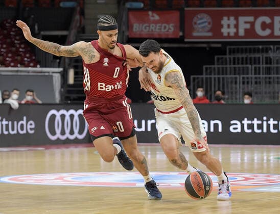 13.01.2022, xemx, Basketball Euroleague, FC Bayern Muenchen - AS Monaco emspor, v.l. Nick Weiler-Babb (FC Bayern Basketball), Mike James (AS Monaco) Muenchen