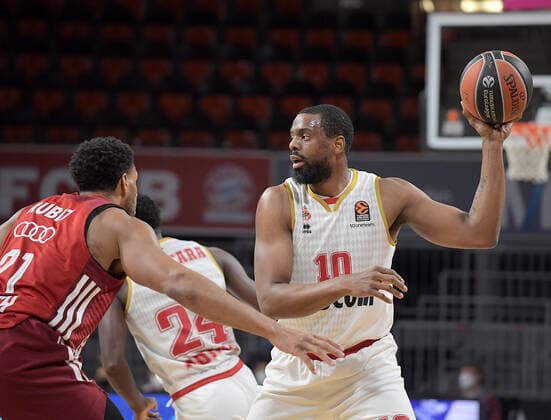 13.01.2022, xemx, Basketball Euroleague, FC Bayern Muenchen - AS Monaco emspor, v.l. Augustine Rubit (FC Bayern Basketball), Will Thomas (AS Monaco) Muenchen