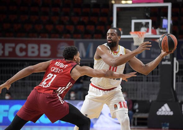 13.01.2022, xemx, Basketball Euroleague, FC Bayern Muenchen - AS Monaco emspor, v.l. Augustine Rubit (FC Bayern Basketball), Will Thomas (AS Monaco) Muenchen