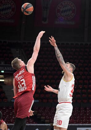 13.01.2022, xemx, Basketball Euroleague, FC Bayern Muenchen - AS Monaco emspor, v.l. Leon Radosevic (FC Bayern Basketball), Donatas Motiejunas (AS Monaco) Muenchen