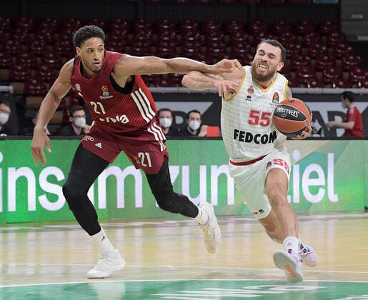 13.01.2022, xemx, Basketball Euroleague, FC Bayern Muenchen - AS Monaco emspor, v.l. Augustine Rubit (FC Bayern Basketball), Mike James (AS Monaco) Muenchen
