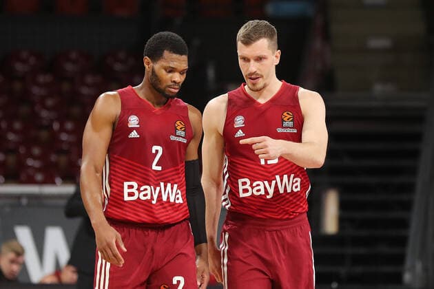 Corey Walden (Bayern Basketball, 2) und Andreas Obst (Bayern Basketball, 13) im Gespraech. GER, FC Bayern Basketball vs. AS Monaco, Basketball, EuroLeague, Saison 2021 2022, 13.01.2022, GER, FC Bayern Basketball vs. AS Monaco, Basketball, EuroLeague, Saison 2021 2022, 13.01.2022 Muenchen Copyright: xEIBNER MarcelxEngelbrechtx EP_EER