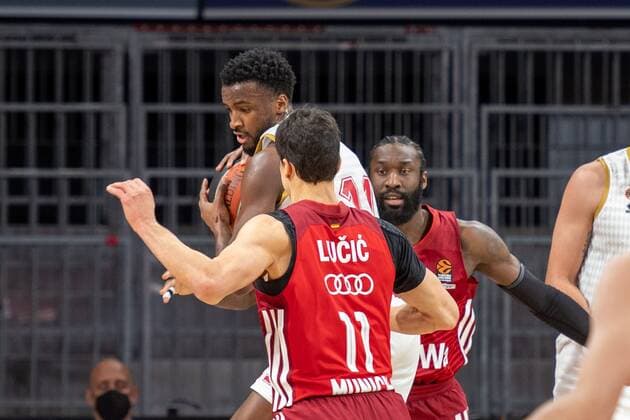 Alpha Diallo 11 (AS Monaco Basket), Vladimir Lucic 11 (FC Bayern), Othello Hunter 8 (FC Bayern), FC Bayern Basketball vs. AS Monaco Basket, Euroleague, 13.01.2022 Muenchen Bayern Deutschland