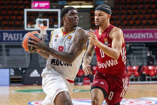 Dwayne Bacon 8 (AS Monaco Basket), Nick Weiler-Babb 0 (FC Bayern), FC Bayern Basketball vs. AS Monaco Basket, Euroleague, 13.01.2022 Muenchen Bayern Deutschland