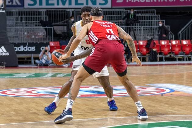 Dwayne Bacon 8 (AS Monaco Basket), Nick Weiler-Babb 0 (FC Bayern), FC Bayern Basketball vs. AS Monaco Basket, Euroleague, 13.01.2022 Muenchen Bayern Deutschland