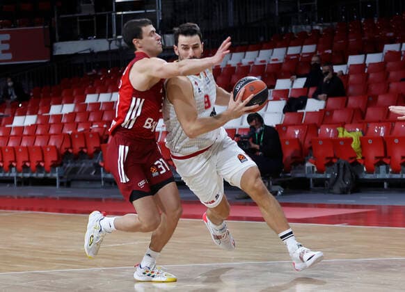 13.01.2022, Euroleague, FC Bayern Basketball vs AS Monaco, Basketball , im Bild: Zan Mark Sisko (FCB Basketball) vs WESTERMANN, LEO (AS Monaco)