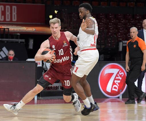 13.01.2022, xemx, Basketball Euroleague, FC Bayern Muenchen - AS Monaco emspor, v.l. Ognjen Jaramaz (FC Bayern Basketball), Alpha Diallo (AS Monaco) Muenchen