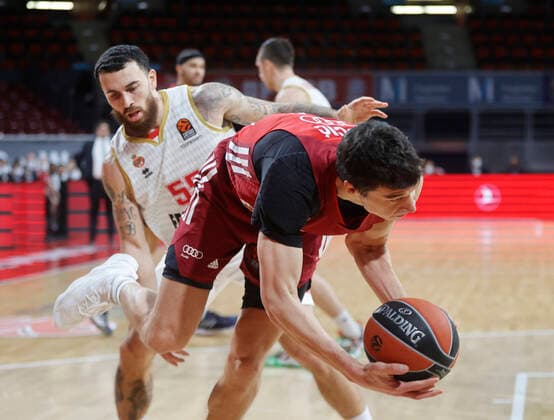 13.01.2022, Euroleague, FC Bayern Basketball vs AS Monaco, Basketball , im Bild: JAMES, MIKE (AS Monaco) vs Vladimir Lucic (FCB Basketball)