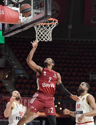 13.01.2022, xemx, Basketball Euroleague, FC Bayern Muenchen - AS Monaco emspor, v.l. Mike James (AS Monaco), Corey Walden (FC Bayern Basketball), Will Thomas (AS Monaco) Muenchen