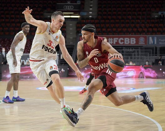 13.01.2022, xemx, Basketball Euroleague, FC Bayern Muenchen - AS Monaco emspor, v.l. Danilo Andjusic (AS Monaco), Nick Weiler-Babb (FC Bayern Basketball) Muenchen