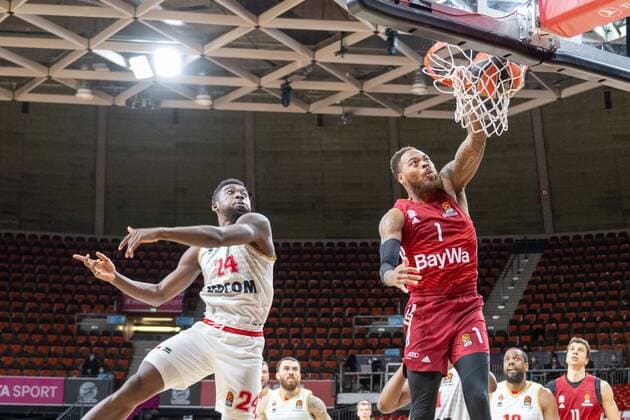Yakuba Ouattara 24 (AS Monaco Basket), Thomas Deshaun 1 (FC Bayern), dunk, FC Bayern Basketball vs. AS Monaco Basket, Euroleague, 13.01.2022 Muenchen Bayern Deutschland
