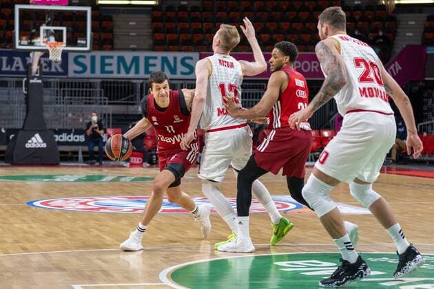 Vladimir Lucic 11 (FC Bayern), Brock Motum 12 (AS Monaco Basket), Augustine Rubit 21 (FC Bayern), Donatas Motiejunas 20 (AS Monaco Basket), FC Bayern Basketball vs. AS Monaco Basket, Euroleague, 13.01.2022 Muenchen Bayern Deutschland
