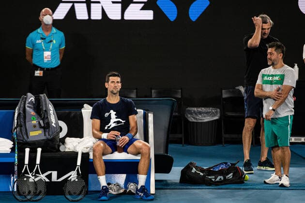 Sport Themen der Woche KW02 TENNIS AUSTRALIAN OPEN PRACTICE SESSIONS, Novak Djokovic of Serbia (centre) during a practice session ahead of the Australian Open at Melbourne Park in Melbourne, Friday, January 14, 2022. ( NO ARCHIVING, EDITORIAL USE ONLY, NO USE IN BOOKS WITHOUT CONSENT MELBOURNE VIC AUSTRALIA  Copyright: xDIEGOxFEDELEx 20220114001613216221