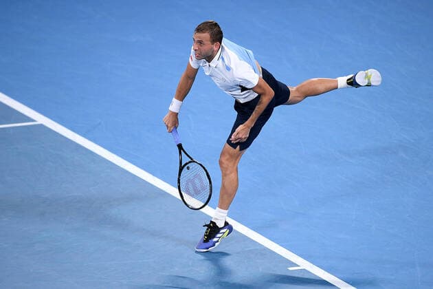 SYDNEY TENNIS CLASSIC, Daniel Evans of Great Britain serves during his semi final match against Aslan Karatsev of Russia on Day 5 of the Sydney Tennis Classic at Sydney Olympic Park in Sydney, Friday, January 14, 2022. ( NO ARCHIVING, EDITORIAL USE ONLY, NO USE IN BOOKS WITHOUT CONSENT SYDNEY NSW AUSTRALIA  Copyright: xDANxHIMBRECHTSx 20220114001613334671