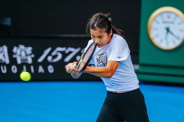 January 14, 2022: EMMA RADUCANU of Great Britain during a practice session ahead of the 2022 Australian Open at Melbourne Park on January 14, 2022 in Melbourne, Australia. - ZUMAp121 20220114_zsp_p121_012 Copyright: xChrisxPutnamx