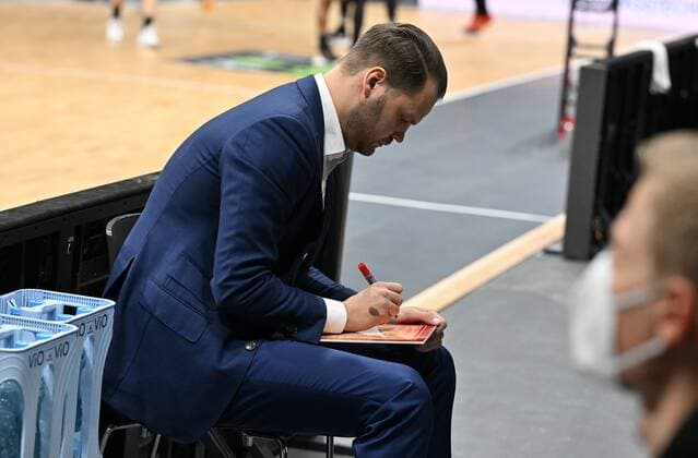 14.01.2022 - Basketball - Saison 2021 2022 - 2. Bundesliga Pro-A - 19. Spieltag: Nürnberg Falcons Basketball Club NBC - RASTA Vechta - - Vytautas Buzas ( Trainer Headcoach Nürnberg Falcons BC NBC )