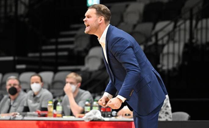 14.01.2022 - Basketball - Saison 2021 2022 - 2. Bundesliga Pro-A - 19. Spieltag: Nürnberg Falcons Basketball Club NBC - RASTA Vechta - - Vytautas Buzas ( Trainer Headcoach Nürnberg Falcons BC NBC ) ballt Faust Fäuste und ruft schreit brüllt