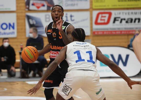 Demarkus Stuckey (Schwenningen 5), VfL Sparkassenstars Bochum vs. wiha Panthers Schwenningen, Basketball, 2. Bundesliga, 19. Spieltag, 14.01.2022, VfL Sparkassenstars Bochum vs. wiha Panthers Schwenningen, Basketball, 2. Bundesliga, 19. Spieltag, 14.01.2022, Foto: EIBNER Joerg Niebergall Bochum Copyright: xJoergxNiebergall Eibner-Pressefox EP_JNL
