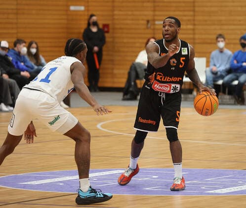 Demarkus Stuckey (Schwenningen 5), VfL Sparkassenstars Bochum vs. wiha Panthers Schwenningen, Basketball, 2. Bundesliga, 19. Spieltag, 14.01.2022, VfL Sparkassenstars Bochum vs. wiha Panthers Schwenningen, Basketball, 2. Bundesliga, 19. Spieltag, 14.01.2022, Foto: EIBNER Joerg Niebergall Bochum Copyright: xJoergxNiebergall Eibner-Pressefox EP_JNL