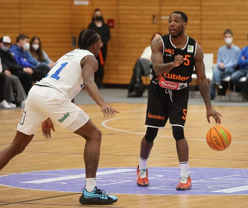 Demarkus Stuckey (Schwenningen 5), VfL Sparkassenstars Bochum vs. wiha Panthers Schwenningen, Basketball, 2. Bundesliga, 19. Spieltag, 14.01.2022, VfL Sparkassenstars Bochum vs. wiha Panthers Schwenningen, Basketball, 2. Bundesliga, 19. Spieltag, 14.01.2022, Foto: EIBNER Joerg Niebergall Bochum Copyright: xJoergxNiebergall Eibner-Pressefox EP_JNL