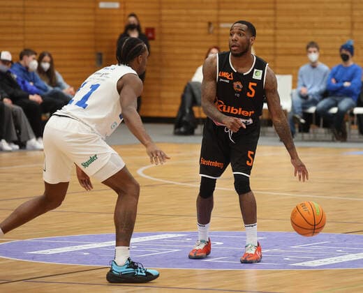 Demarkus Stuckey (Schwenningen 5), VfL Sparkassenstars Bochum vs. wiha Panthers Schwenningen, Basketball, 2. Bundesliga, 19. Spieltag, 14.01.2022, VfL Sparkassenstars Bochum vs. wiha Panthers Schwenningen, Basketball, 2. Bundesliga, 19. Spieltag, 14.01.2022, Foto: EIBNER Joerg Niebergall Bochum Copyright: xJoergxNiebergall Eibner-Pressefox EP_JNL