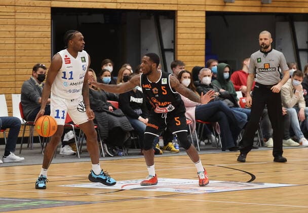 Demarkus Stuckey (Schwenningen 5), VfL Sparkassenstars Bochum vs. wiha Panthers Schwenningen, Basketball, 2. Bundesliga, 19. Spieltag, 14.01.2022, VfL Sparkassenstars Bochum vs. wiha Panthers Schwenningen, Basketball, 2. Bundesliga, 19. Spieltag, 14.01.2022, Foto: EIBNER Joerg Niebergall Bochum Copyright: xJoergxNiebergall Eibner-Pressefox EP_JNL