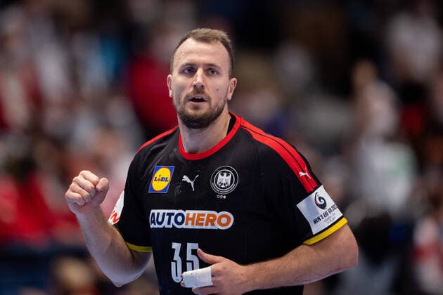 220114 Julius Kühn of Germany celebrates during the 2022 EHF European Handball Championship match between Germany and Belarus on January 14, 2022 in Bratislava. Photo: Petter Arvidson BILDBYRAN kod PA PA0366 bbeng ehf euro 2022 em 2022 european men?s handball championship 2022 handball handboll handbolls-em 2022 handball handball-em 2022 germany belarus tyskland Vitryssland jubel Copyright: PETTERxARVIDSON BB220114PA043