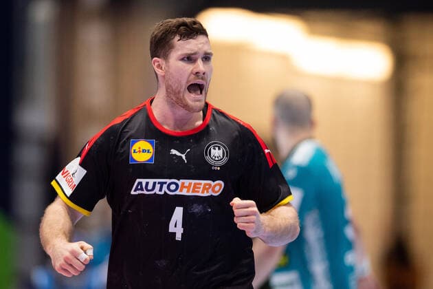 220114 Johannes Golla of Germany celebrates during the 2022 EHF European Handball Championship match between Germany and Belarus on January 14, 2022 in Bratislava. Photo: Petter Arvidson BILDBYRAN kod PA PA0366 bbeng ehf euro 2022 em 2022 european men?s handball championship 2022 handball handboll handbolls-em 2022 handball handball-em 2022 germany belarus tyskland Vitryssland jubel Copyright: PETTERxARVIDSON BB220114PA069