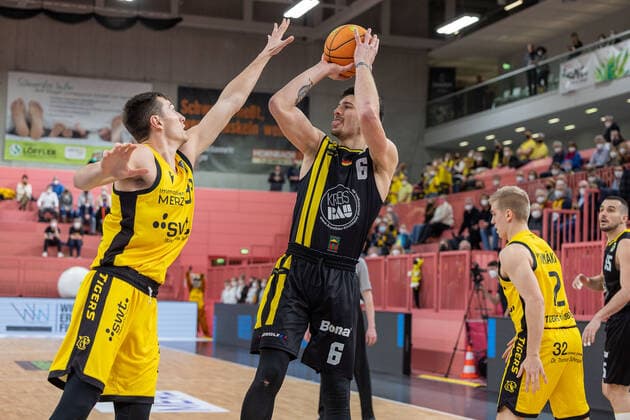 Luka Kamber (Kirchheim Knights, 06) Tigers Tuebingen vs. Kirchheim Knights, 2. Basketball Bundesliga, Pro A, Barmer 2 Basketball, 19. Spieltag , Spielzeit 2021 2022, 14.01.2022 Tigers Tuebingen vs. Kirchheim Knights, 2. Basketball Bundesliga, Pro A, Barmer 2 Basketball, 19. Spieltag , Spielzeit 2021 2022, 14.01.2022 Tuebingen Copyright: xNinaxSanderx xEibnerxPressefotox EP_NSR