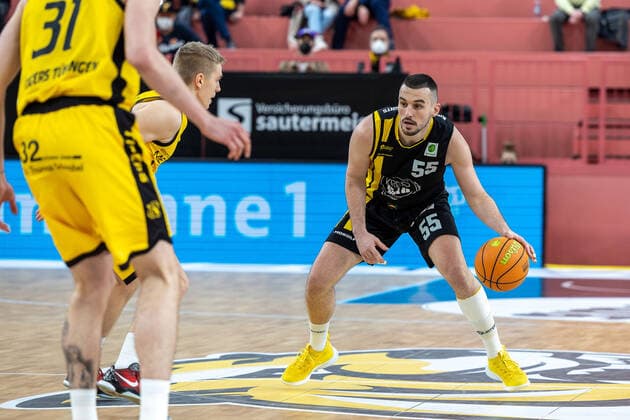 Karlo Miksic (Kirchheim Knights, 55) Tigers Tuebingen vs. Kirchheim Knights, 2. Basketball Bundesliga, Pro A, Barmer 2 Basketball, 19. Spieltag , Spielzeit 2021 2022, 14.01.2022 Tigers Tuebingen vs. Kirchheim Knights, 2. Basketball Bundesliga, Pro A, Barmer 2 Basketball, 19. Spieltag , Spielzeit 2021 2022, 14.01.2022 Tuebingen Copyright: xNinaxSanderx xEibnerxPressefotox EP_NSR
