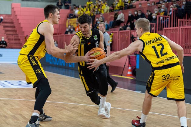 Luka Kamber (Kirchheim Knights, 06) Tigers Tuebingen vs. Kirchheim Knights, 2. Basketball Bundesliga, Pro A, Barmer 2 Basketball, 19. Spieltag , Spielzeit 2021 2022, 14.01.2022 Tigers Tuebingen vs. Kirchheim Knights, 2. Basketball Bundesliga, Pro A, Barmer 2 Basketball, 19. Spieltag , Spielzeit 2021 2022, 14.01.2022 Tuebingen Copyright: xNinaxSanderx xEibnerxPressefotox EP_NSR