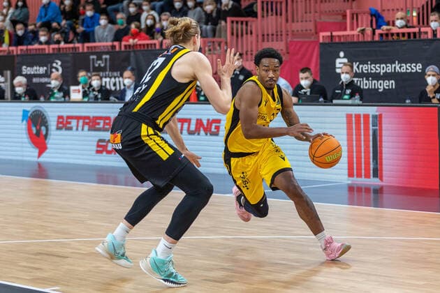 Noah Starkey (Kirchheim Knights, 32) Isaiah Crawley (Tigers Tuebingen, 53) Tigers Tuebingen vs. Kirchheim Knights, 2. Basketball Bundesliga, Pro A, Barmer 2 Basketball, 19. Spieltag , Spielzeit 2021 2022, 14.01.2022 Tigers Tuebingen vs. Kirchheim Knights, 2. Basketball Bundesliga, Pro A, Barmer 2 Basketball, 19. Spieltag , Spielzeit 2021 2022, 14.01.2022 Tuebingen Copyright: xNinaxSanderx xEibnerxPressefotox EP_NSR