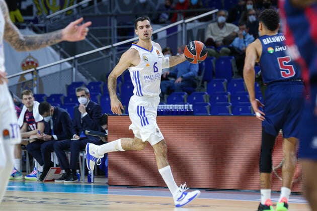 14th January 2021; Wizink Center; Madrid, Spain; Turkish Airlines Euroleague Basketball , Real Madrid versus Bitci Baskonia; Alberto Abalde (Real Madrid) brings the ball foward Madrid Madrid Spain Basketball Copyright: xAlbaxPachecox xAgenciaxLOFx