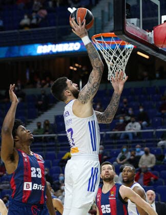 14th January 2021; Wizink Center; Madrid, Spain; Turkish Airlines Euroleague Basketball , Real Madrid versus Bitci Baskonia; Vincent Poirier (Real Madrid) performs a two throw Madrid Madrid Spain Basketball Copyright: xAlbaxPachecox xAgenciaxLOFx