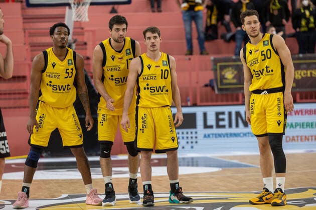 Isaiah Crawley (Tigers Tuebingen, 53) Mateo Seric (Tigers Tuebingen, 17) Gianni Otto (Tigers Tuebingen, 10) Joanic Gruetner Bacoul (TIgers Tuebingen, 50) Tigers Tuebingen vs. Kirchheim Knights, 2. Basketball Bundesliga, Pro A, Barmer 2 Basketball, 19. Spieltag , Spielzeit 2021 2022, 14.01.2022 Tigers Tuebingen vs. Kirchheim Knights, 2. Basketball Bundesliga, Pro A, Barmer 2 Basketball, 19. Spieltag , Spielzeit 2021 2022, 14.01.2022 Tuebingen Copyright: xNinaxSanderx xEibnerxPressefotox EP_NSR