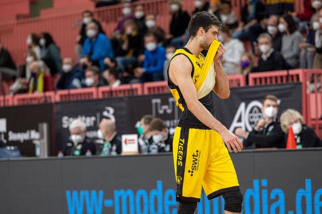 Mateo Seric (Tigers Tuebingen, 17) Tigers Tuebingen vs. Kirchheim Knights, 2. Basketball Bundesliga, Pro A, Barmer 2 Basketball, 19. Spieltag , Spielzeit 2021 2022, 14.01.2022 Tigers Tuebingen vs. Kirchheim Knights, 2. Basketball Bundesliga, Pro A, Barmer 2 Basketball, 19. Spieltag , Spielzeit 2021 2022, 14.01.2022 Tuebingen Copyright: xNinaxSanderx xEibnerxPressefotox EP_NSR