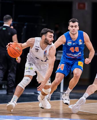 Max DiLeo (Towers),Nikola Rebic (MBC) easyCredit BBL, Basketball Bundesliga, 1.Liga, Saison 2021 2022, 17. Spieltag 14.01.22, Hamburg, Hamburg Towers vs. Syntainics MBC, Â