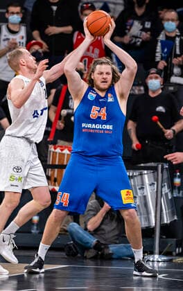 Seth Hinrichs (Towers), John Bryant (MBC) easyCredit BBL, Basketball Bundesliga, 1.Liga, Saison 2021 2022, 17. Spieltag 14.01.22, Hamburg, Hamburg Towers vs. Syntainics MBC, Â