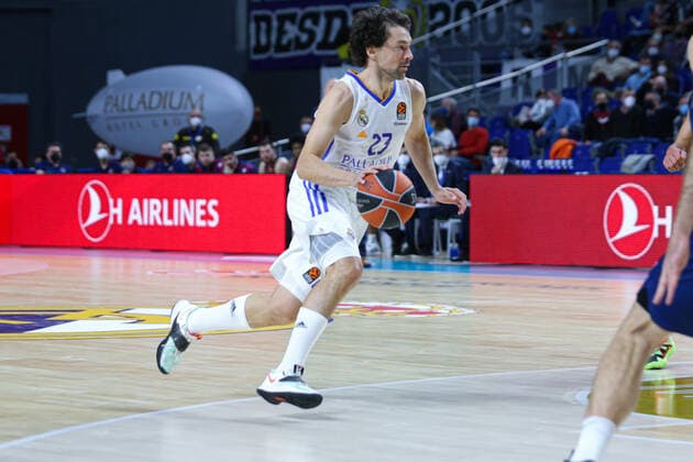 14th January 2021; Wizink Center; Madrid, Spain; Turkish Airlines Euroleague Basketball , Real Madrid versus Bitci Baskonia; Sergio Llull (Real Madrid) brings the ball foward Madrid Madrid Spain Basketball Copyright: xAlbaxPachecox xAgenciaxLOFx