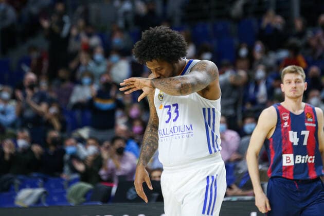 14th January 2021; Wizink Center; Madrid, Spain; Turkish Airlines Euroleague Basketball , Real Madrid versus Bitci Baskonia; Trey Thompkins (Real Madrid) kissing his tattoos in honor of his family returns to play after being injured for a long time Madrid Madrid Spain Basketball Copyright: xAlbaxPachecox xAgenciaxLOFx