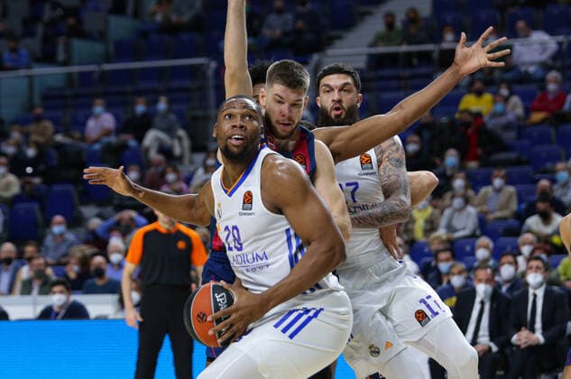 14th January 2021; Wizink Center; Madrid, Spain; Turkish Airlines Euroleague Basketball , Real Madrid versus Bitci Baskonia; Guerschon Yabusele (Real Madrid) looking at the basket with the ball in his hands Madrid Madrid Spain Basketball Copyright: xAlbaxPachecox xAgenciaxLOFx