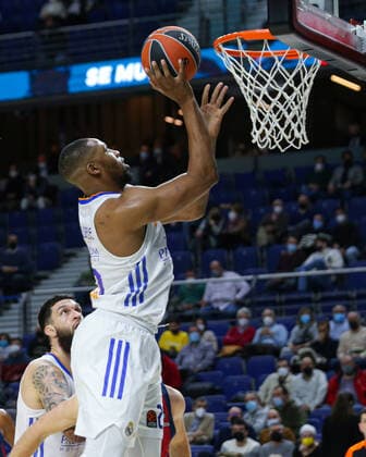 14th January 2021; Wizink Center; Madrid, Spain; Turkish Airlines Euroleague Basketball , Real Madrid versus Bitci Baskonia; Guerschon Yabusele (Real Madrid) scoring a basket Madrid Madrid Spain Basketball Copyright: xAlbaxPachecox xAgenciaxLOFx